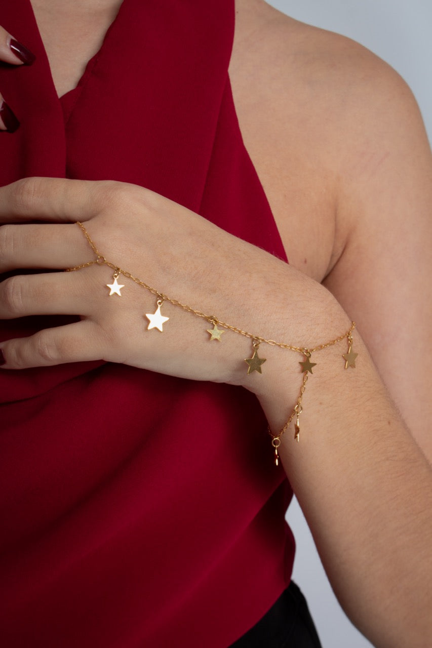 Pulseira de Mão com estrelas douradas