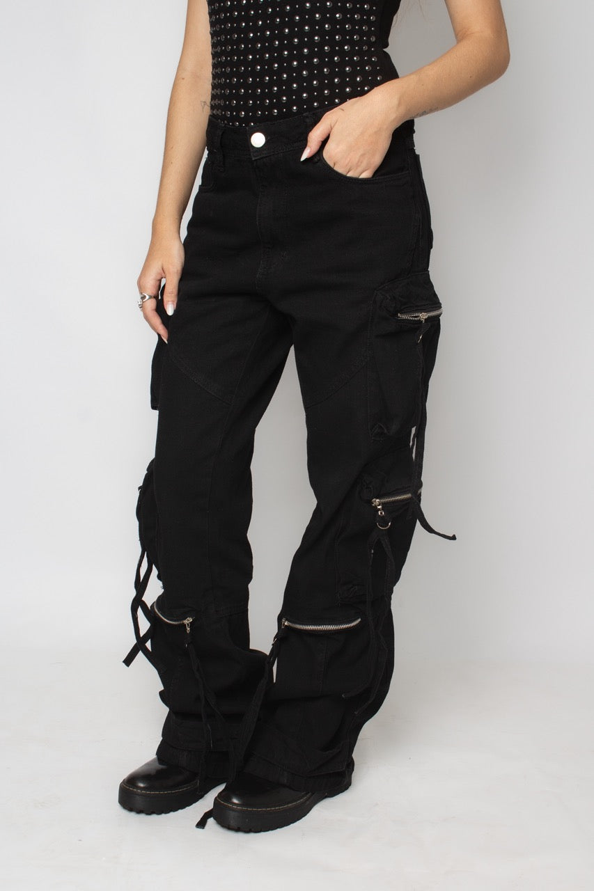 Calça cargo preta com bolsos j-hope