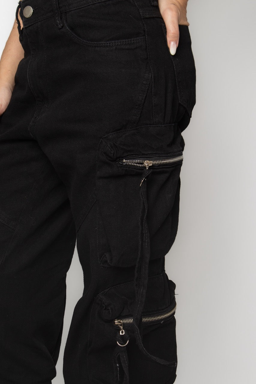 Calça cargo preta com bolsos j-hope